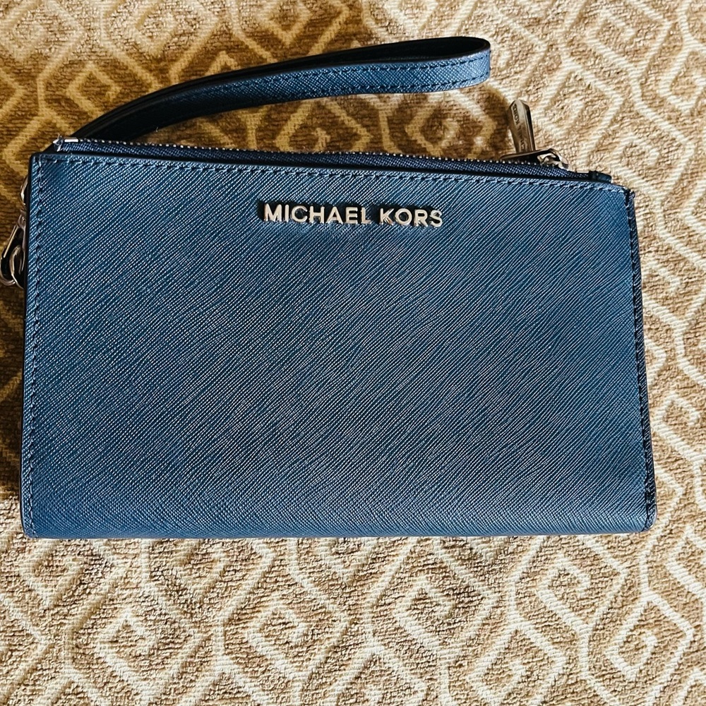 Michael Kors Double Zip folding Wallet Wristlet Ana y Color. FREE SHIPPING